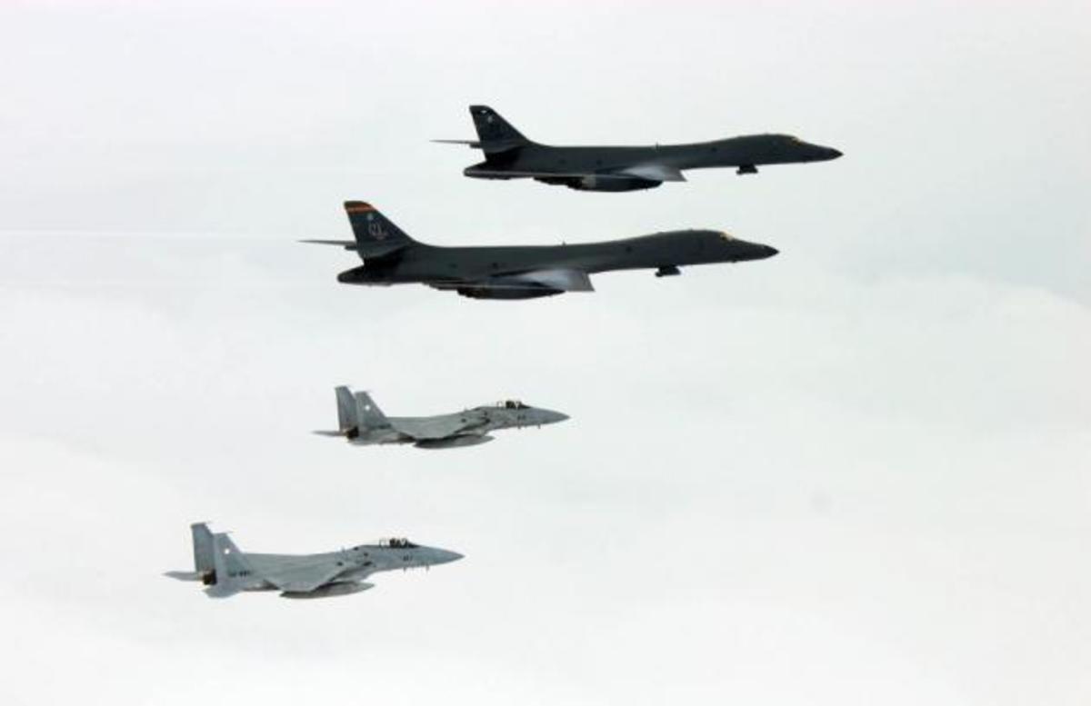 Τύμπανα πολέμου! Ο Τραμπ έστειλε βομβαρδιστικά στον Κιμ Γιονγκ Ουν [pics]