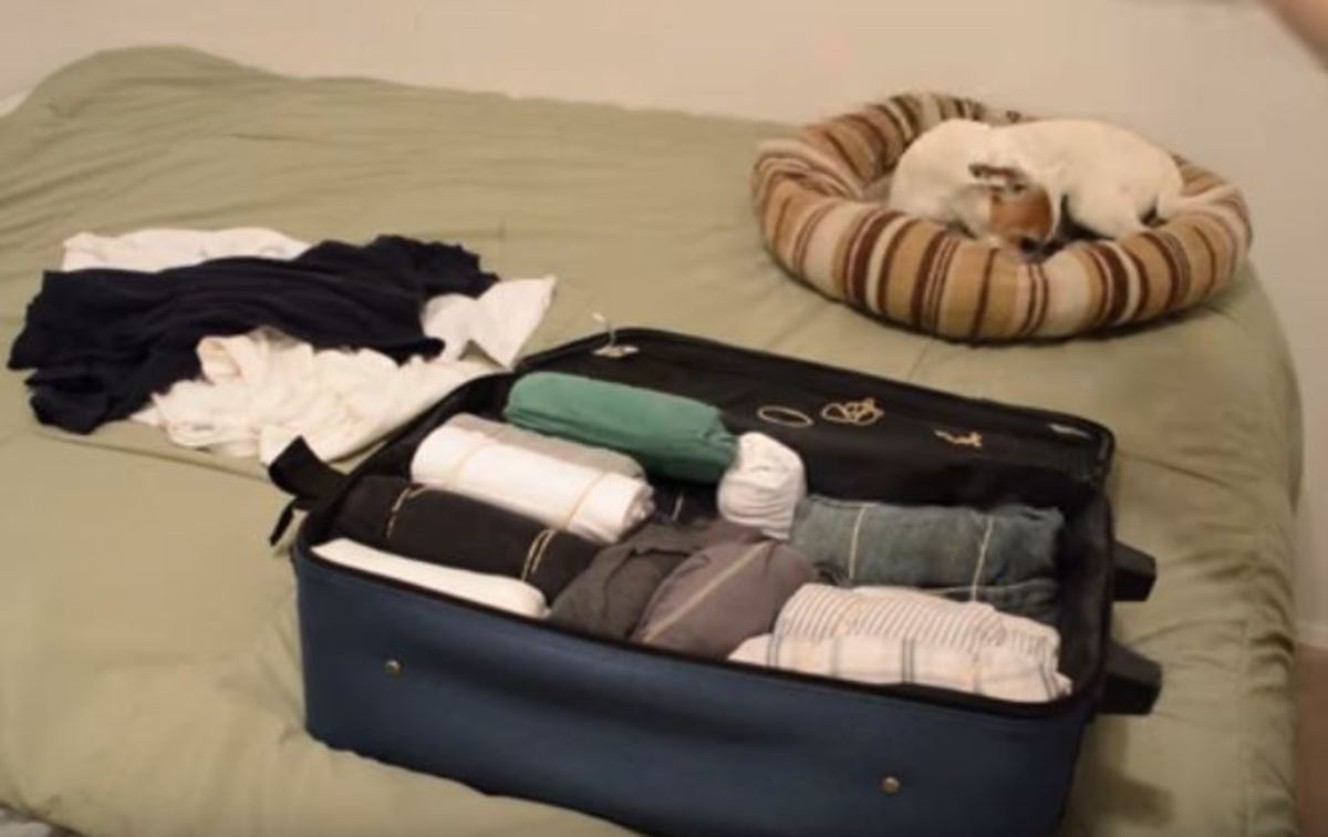 Πώς να διπλώσετε τα ρούχα για την βαλίτσα στις φετινές διακοπές [vid]