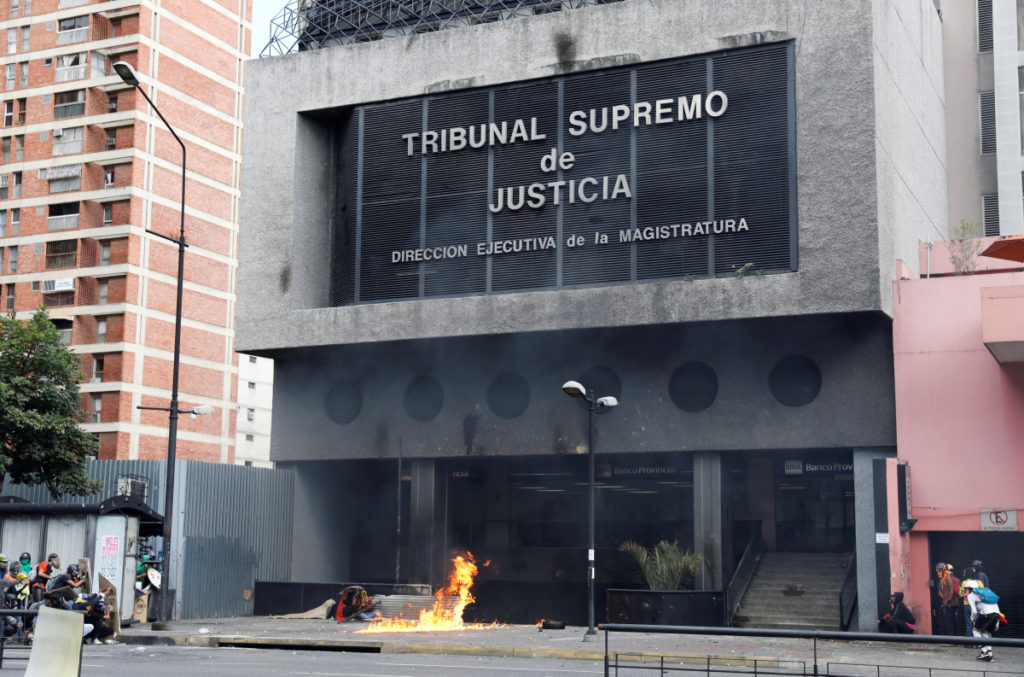Βενεζουέλα: Ο Μαδούρο απειλεί την ανώτατη εισαγγελέα της χώρας!