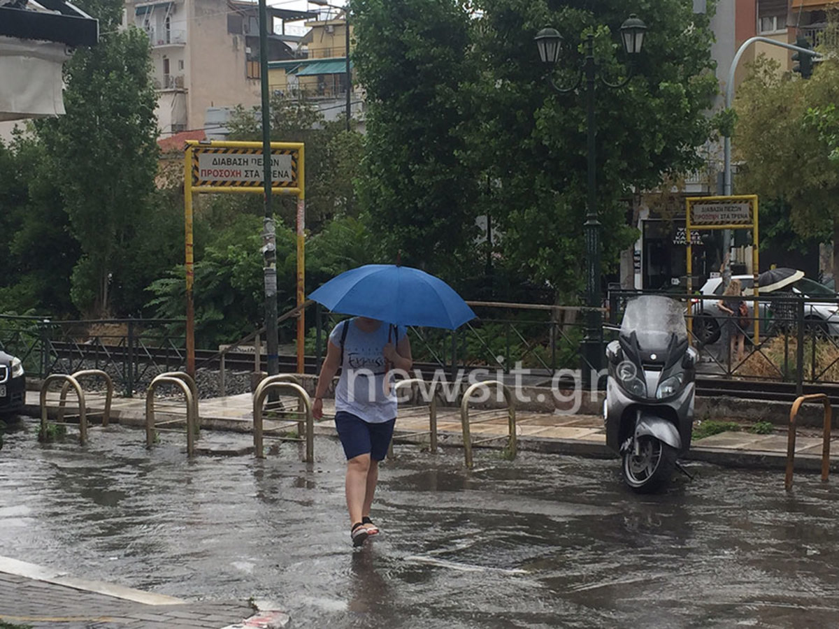 Καιρός: Καλοκαιρινό μπουρίνι και… μουλιάσαμε! [pics]