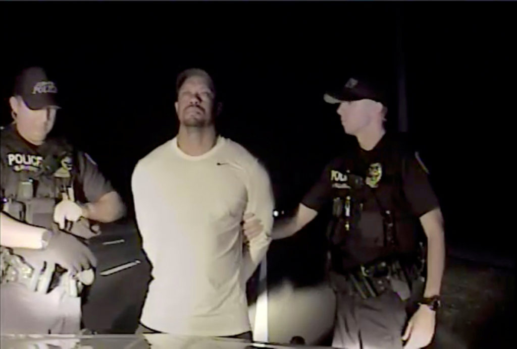 Ο Τάιγκερ Γούντς ανήμπορος να μιλήσει και να περπατήσει – Το video της σύλληψης