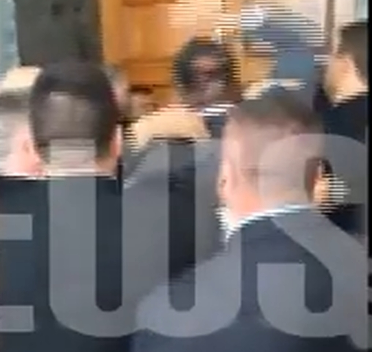 Συνθήματα και υποδοχή Μιχαλολιάκου μέσα στη βουλή