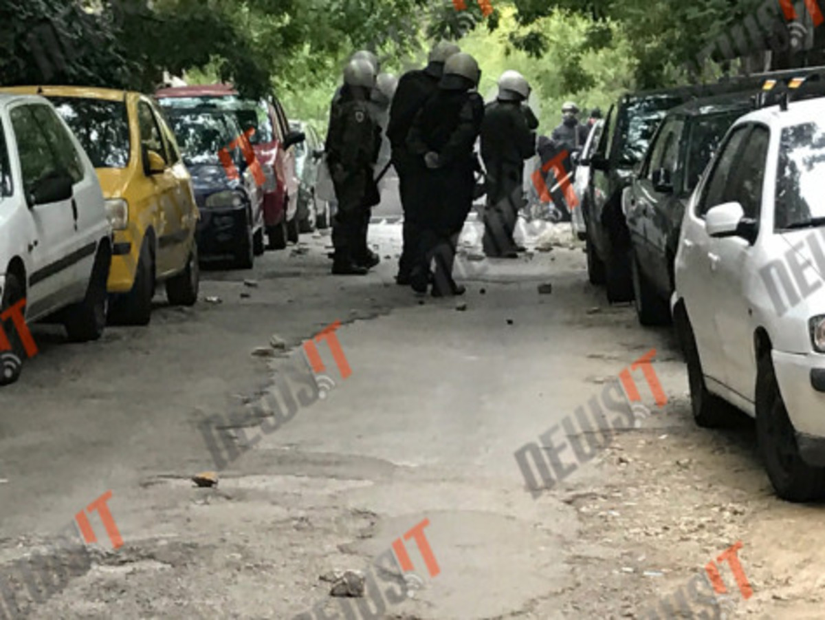 Πετροπόλεμος κοντά στο εφετείο