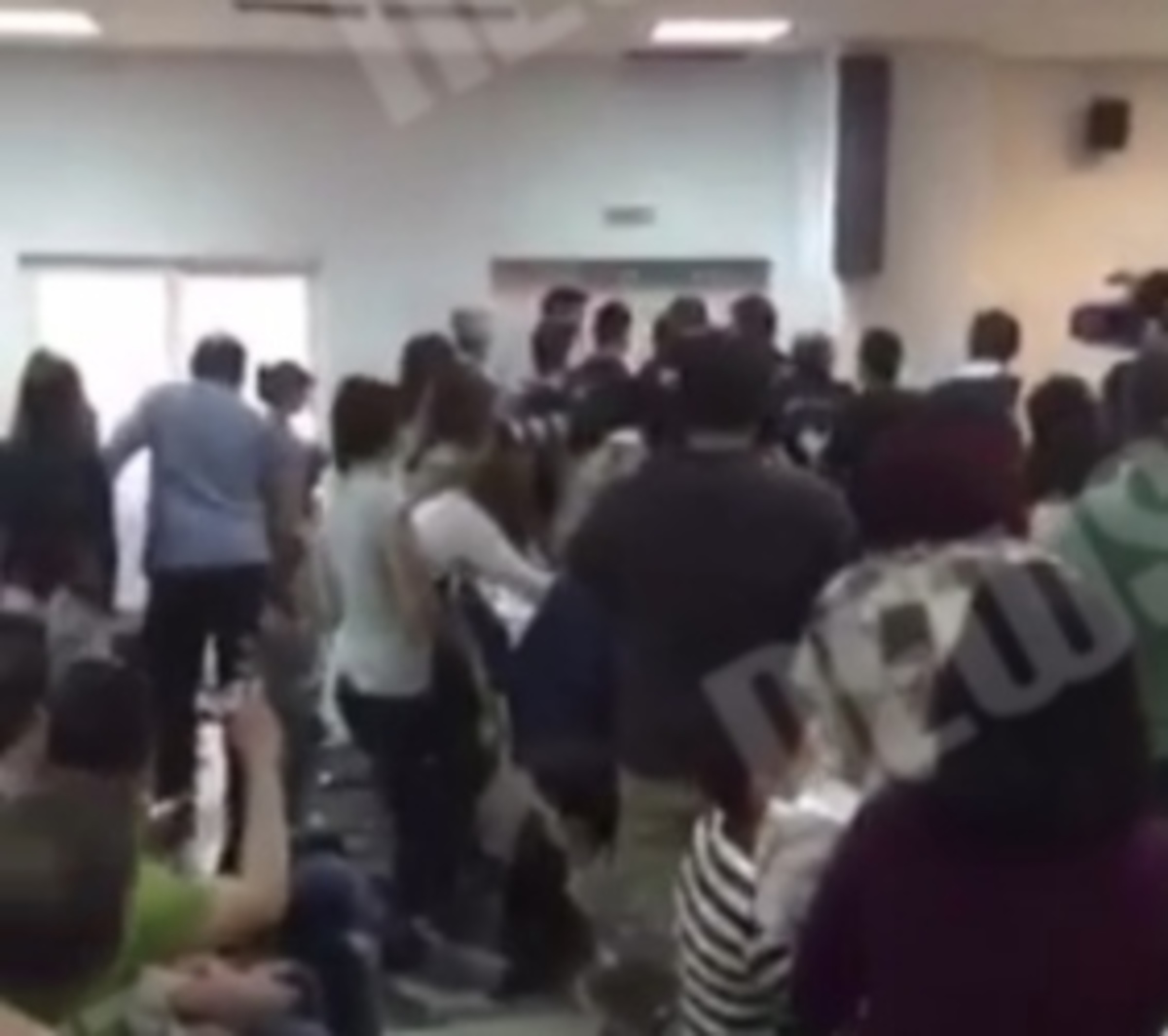 Ένταση με μάνα Φύσσα