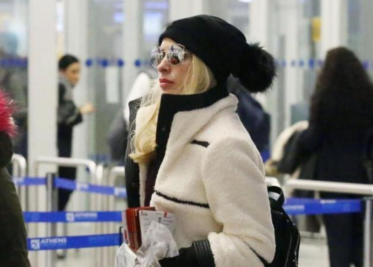 Ελένη Μενεγάκη: Σπάνια φωτογραφία της από το 1995, με αποκαλυπτικό μαγιό και χωρίς μακιγιάζ!