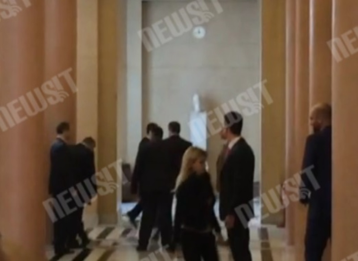 Είσοδος Χρυσαυγιτών στην Ολομέλεια