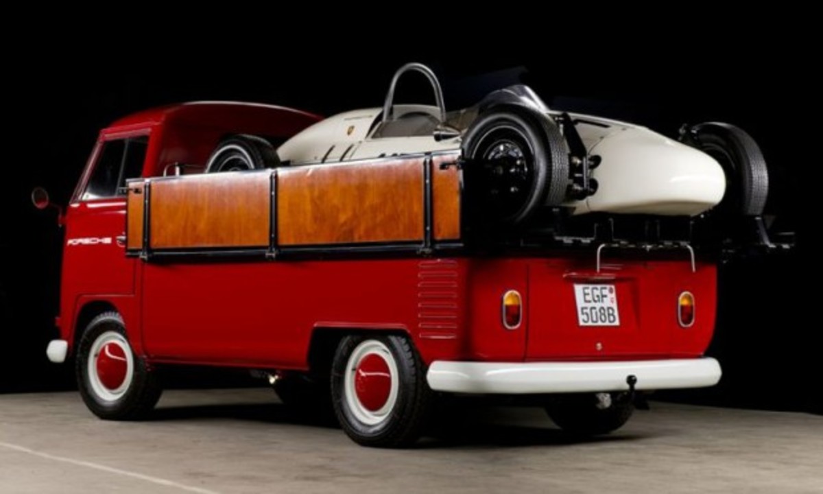 Μια Porsche Formula V και… ένα VW Transporter για τη μεταφορά της