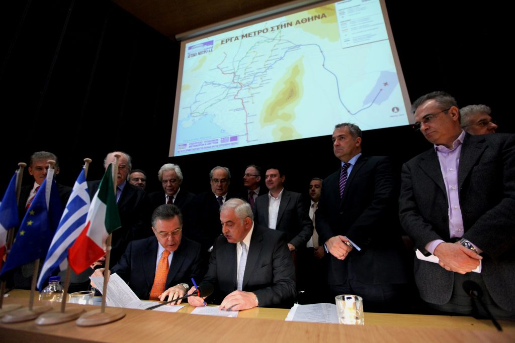 Έπεσαν οι υπογραφές για την επέκταση του μετρό από το Χαϊδάρι μέχρι τον Πειραιά