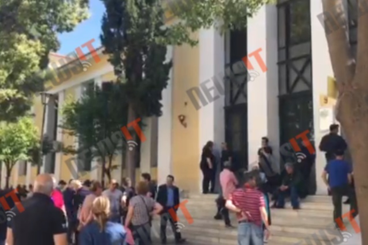 Ευελπίδων: Τηλεφώνημα για βόμβα