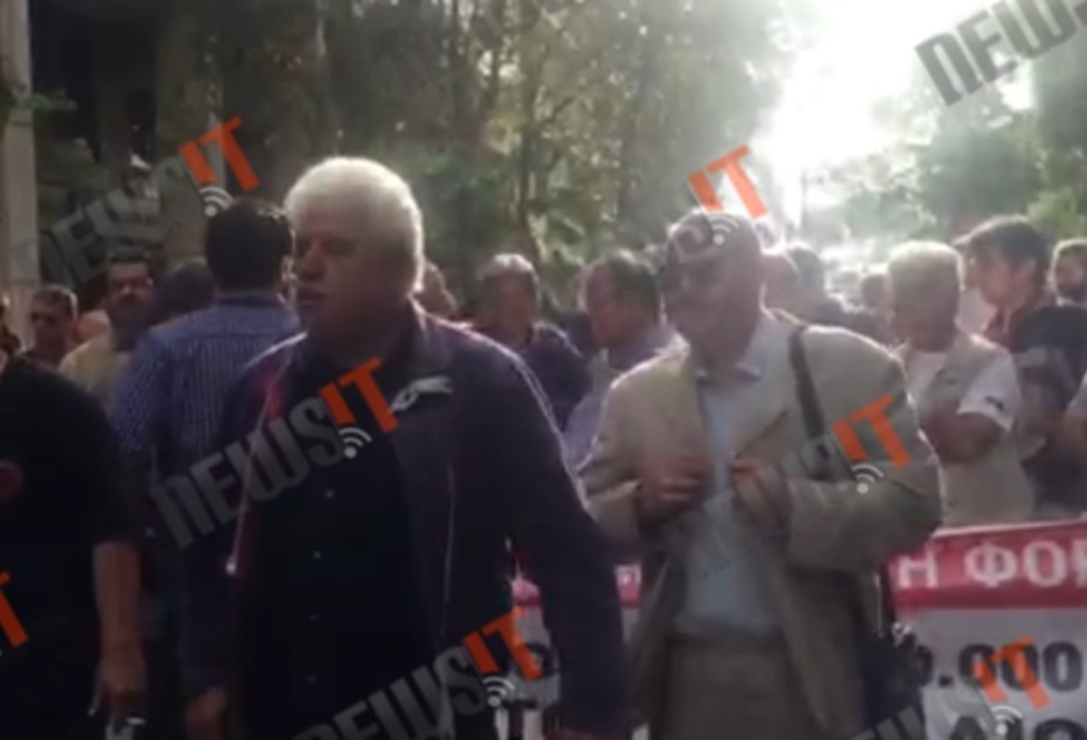 Ταξιτζήδες στο υπουργείο οικονομικών