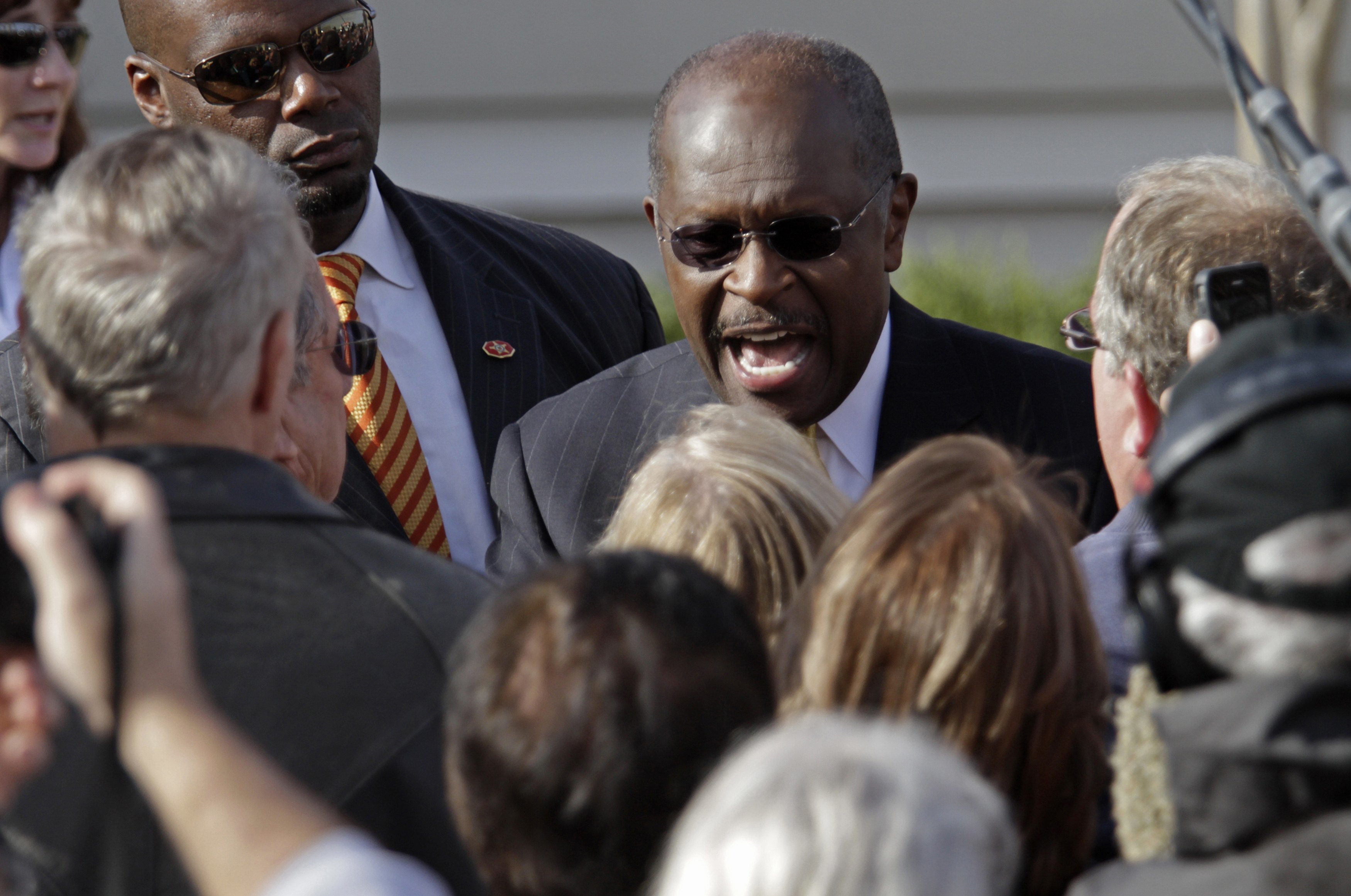 Εκτός … κούρσας ο Χέρμαν Κέην