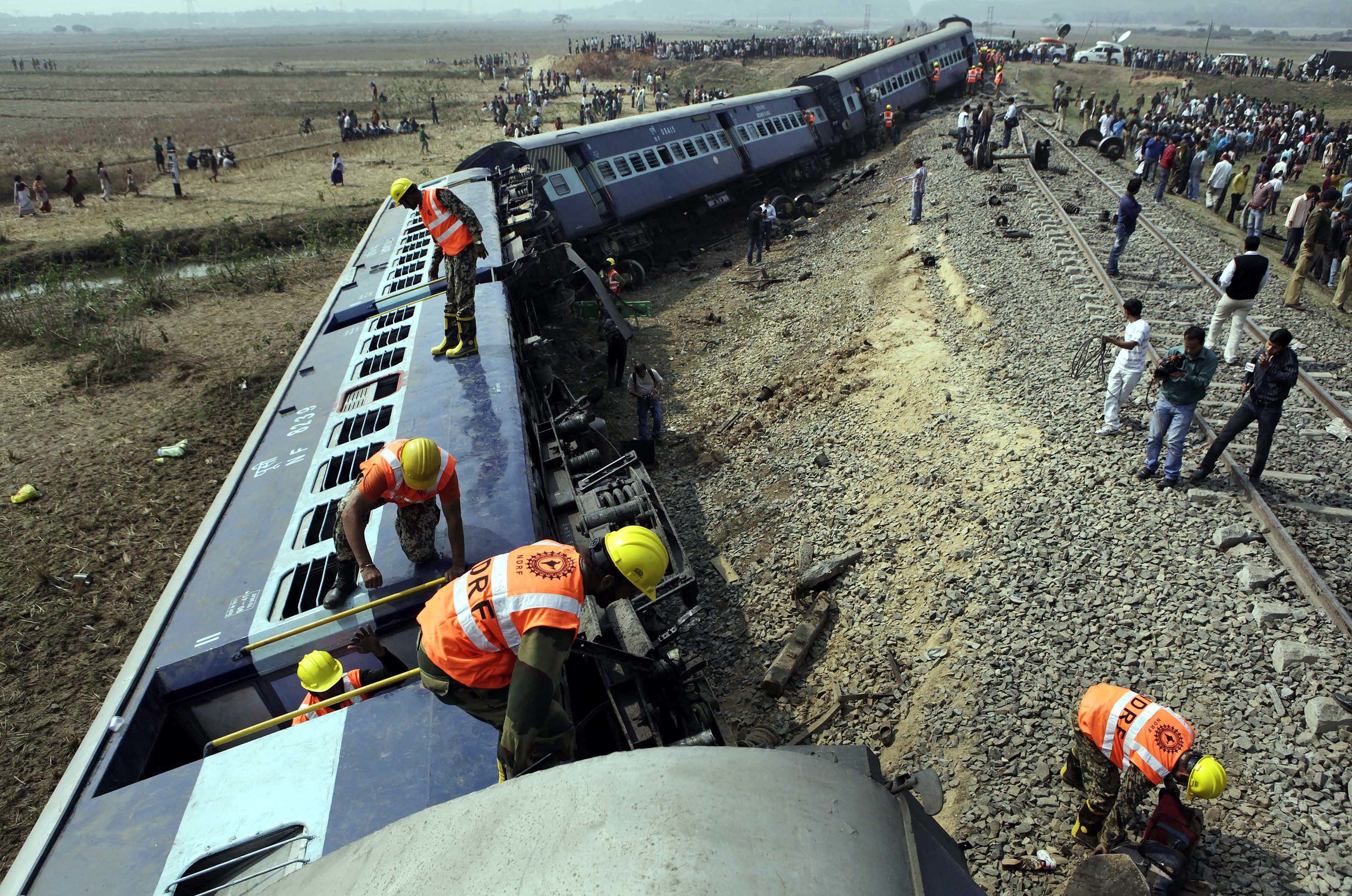 Ινδία: Εκτροχιάστηκε τρένο – Τρεις νεκροί – ΦΩΤΟ και ΒΙΝΤΕΟ