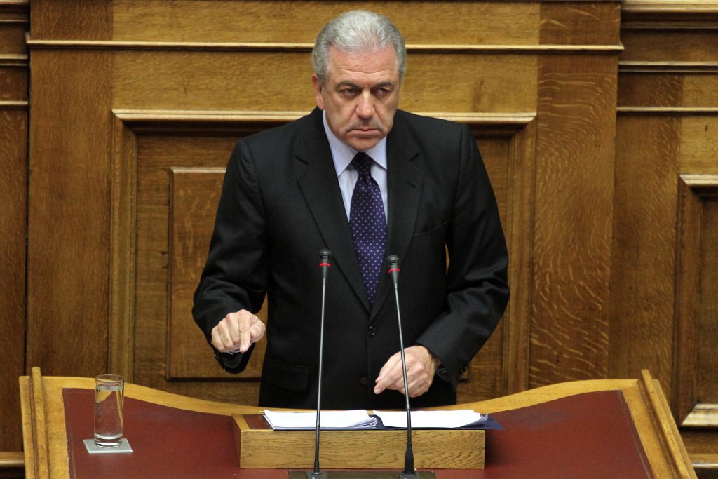 Δραματικές μειώσεις παντού στην Άμυνα, εκτός από τη θητεία!