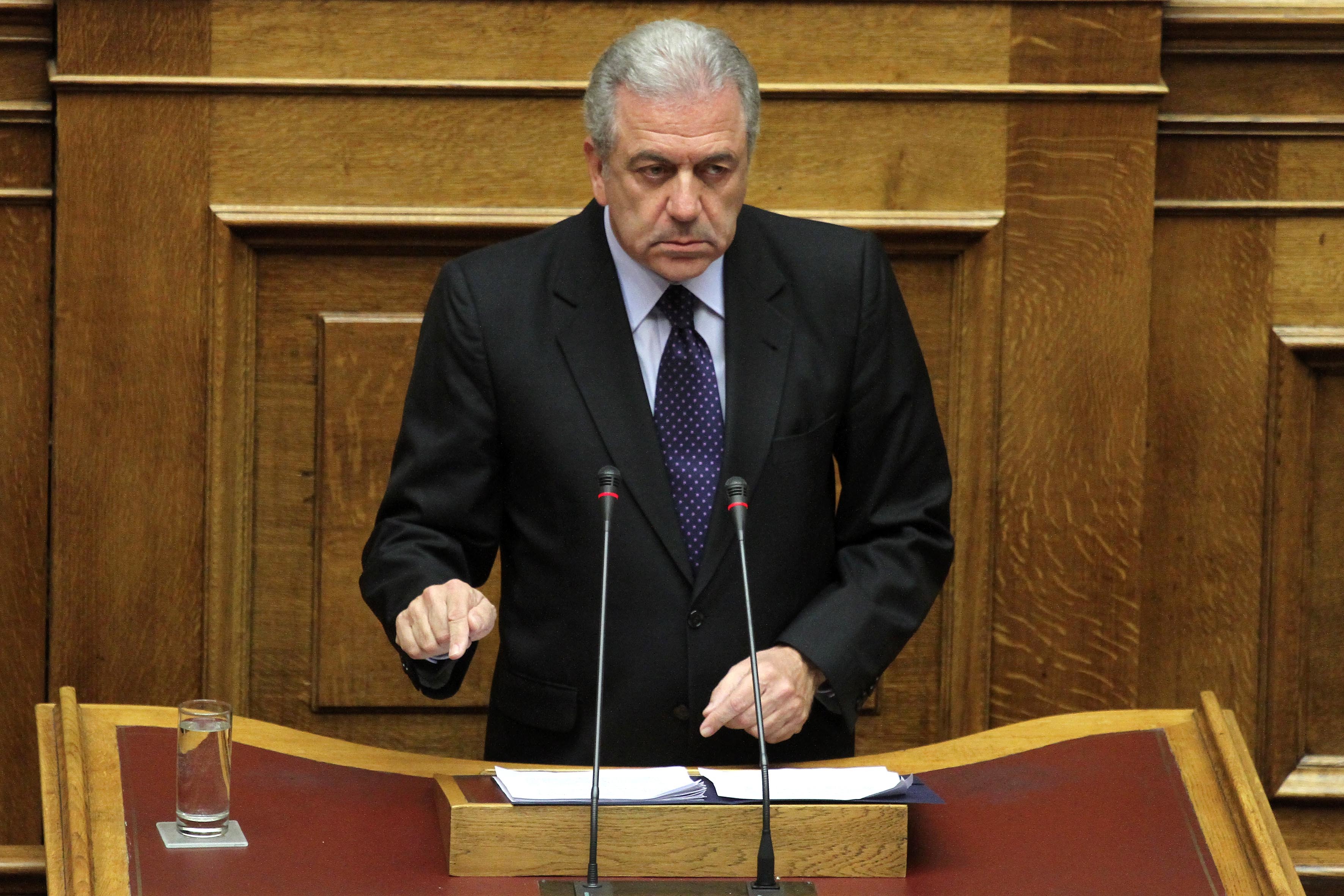 Δραματικές μειώσεις παντού στην Άμυνα, εκτός από τη θητεία!