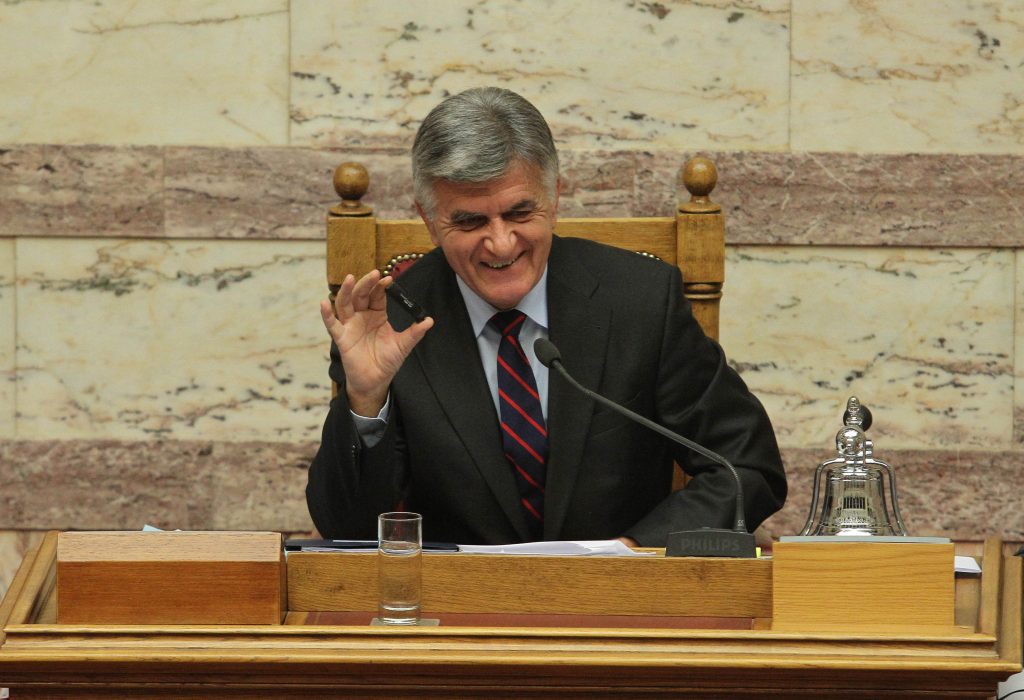 Πρόταση Πετσάλνικου για τις καταθέσεις πολιτικών στην Ελβετία