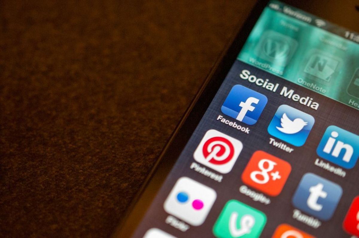 Τι παθαίνουν όσοι έχουν Facebook – Γιατί προειδοποιούν οι επιστήμονες