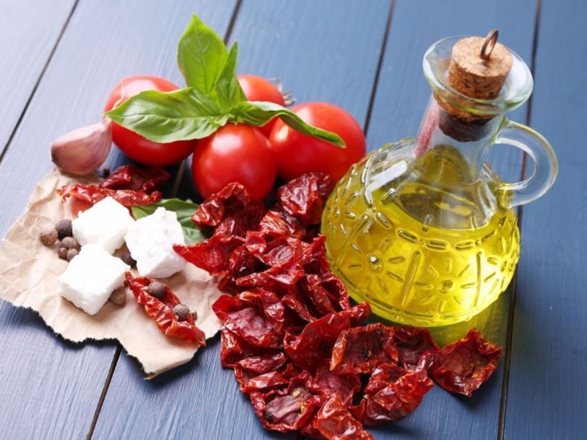 Ντομάτα με ελαιόλαδο: Γιατί ο ελληνικός συνδυασμός είναι ευεργετικός για την υγεία