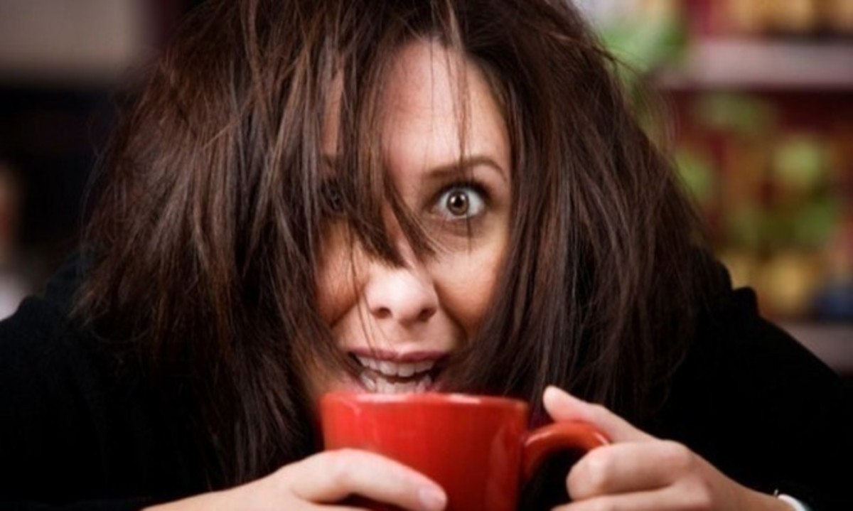 Μην αγνοείτε τα συμπτώματα της υπερβολικής καφεΐνης – Δείτε αν πίνετε πάρα πολλούς καφέδες