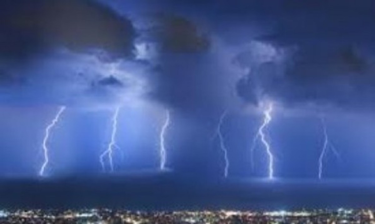 Πλημμύρες και διακοπές ρεύματος