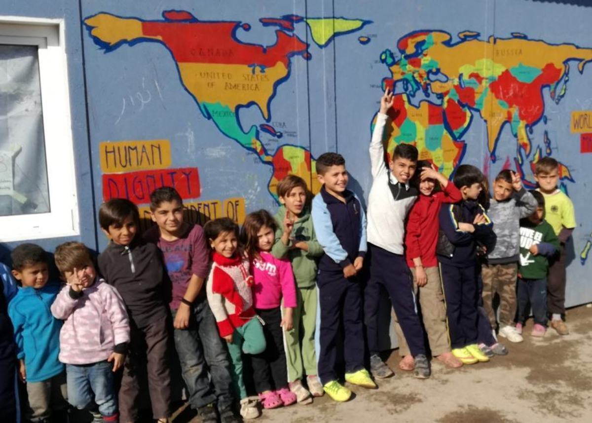 Όνειρό τους μία μπάλα – Έκκληση για τα παιδιά του πολέμου από τους εθελοντές