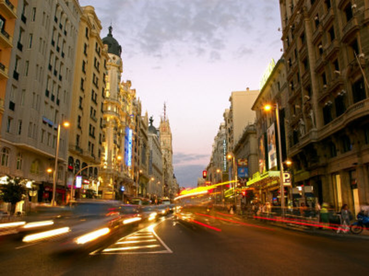 Μαδρίτη! Ταξιδιωτικός οδηγός για όσους θέλουν να τη γνωρίσουν και έξω από το Μπερναμπέο….