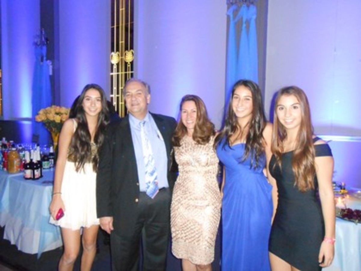 17χρονη κατάφερε να συγκεντρώσει 80.000 για τα παιδιά της Ελλάδας