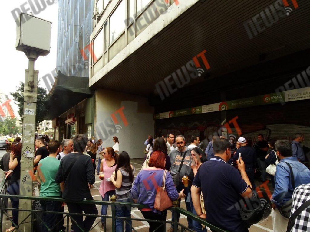 Με κατεβασμένα ρολά υποδέχθηκαν τους εργαζομένους της Ηλεκτρονικής – Σε απόγνωση για δεδουλευμένα και αποζημίωση