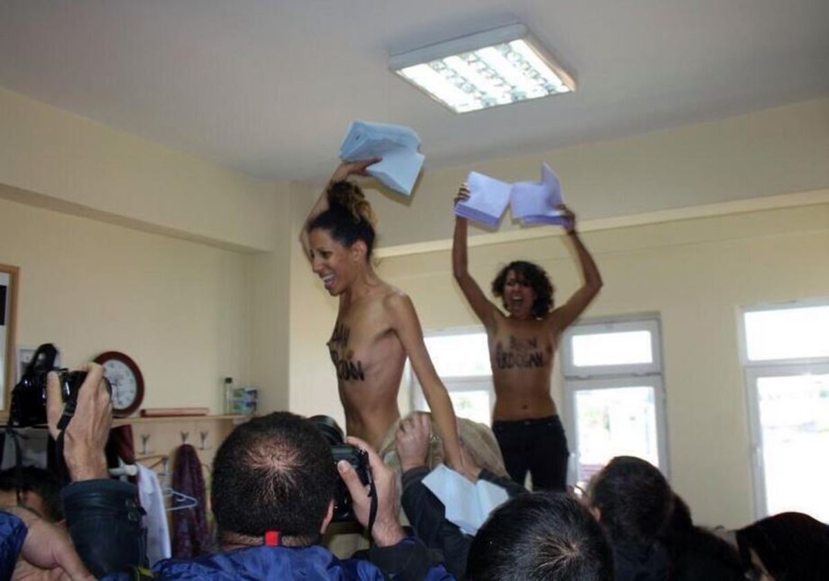 ΦΩΤΟ Twiter  ‏@FEMEN_Turkey