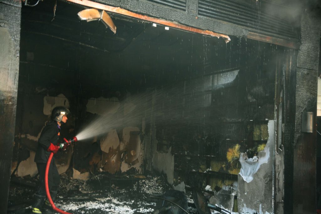 Πάτρα: Ψησταριά τυλίχτηκε στις φλόγες