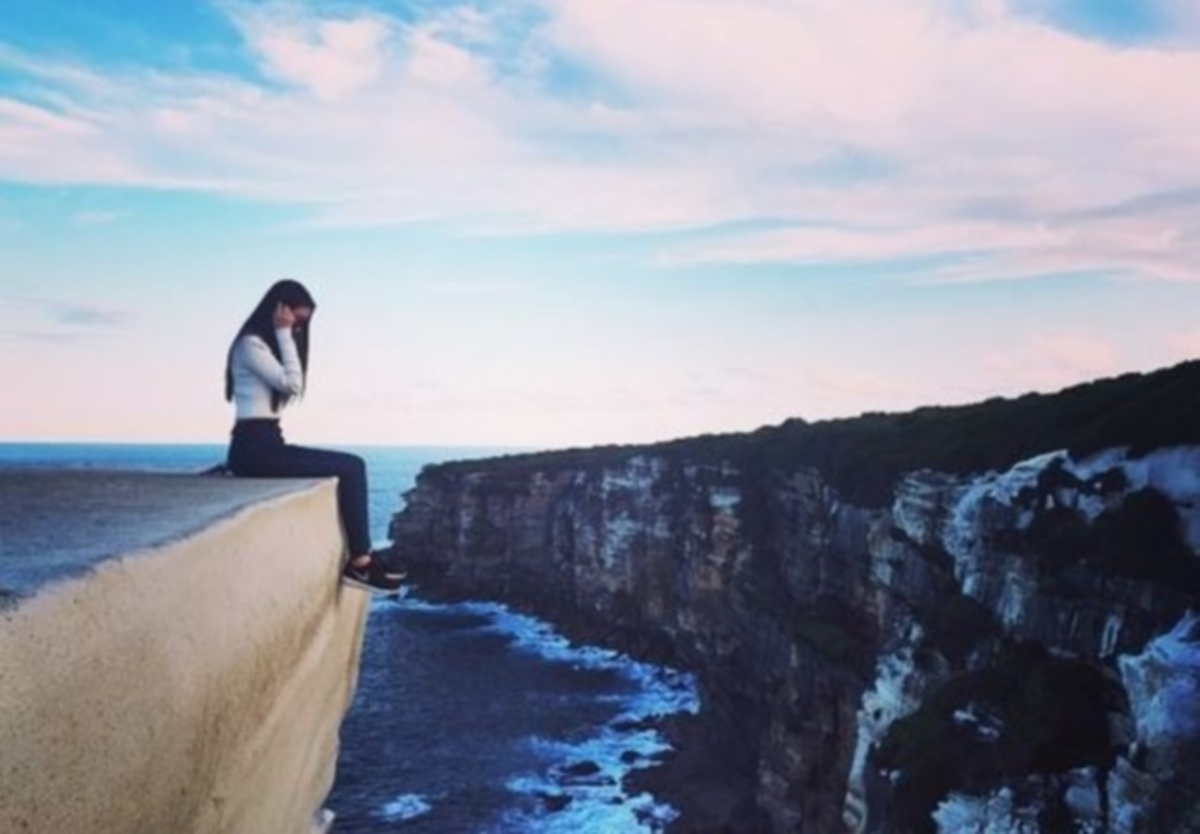 Κόβει την ανάσα! Κινδυνεύουν ζωές σε αυτόν το γκρεμό για μια… φωτογραφία!