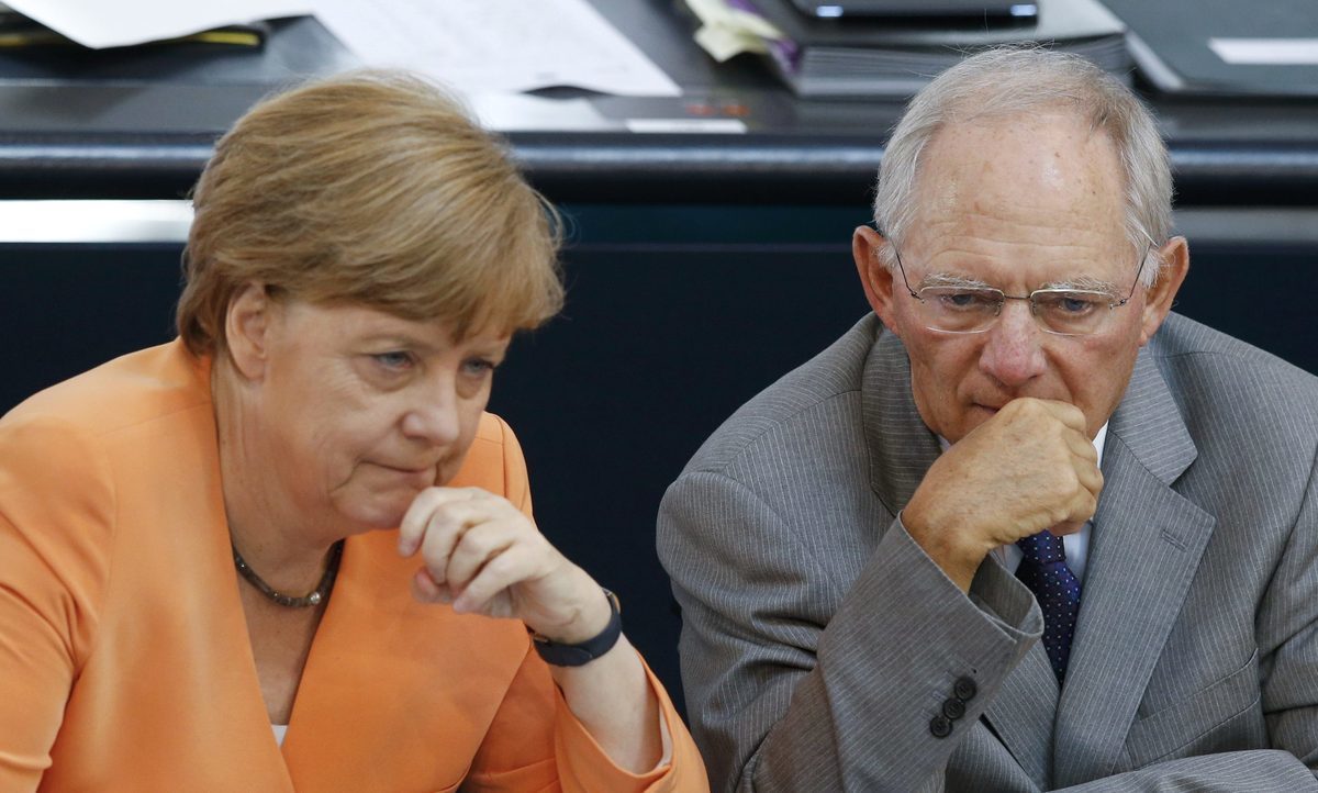 Politico: Μάθετε γιατί Μέρκελ και Σόιμπλε μαστιγώνουν την Ελλάδα