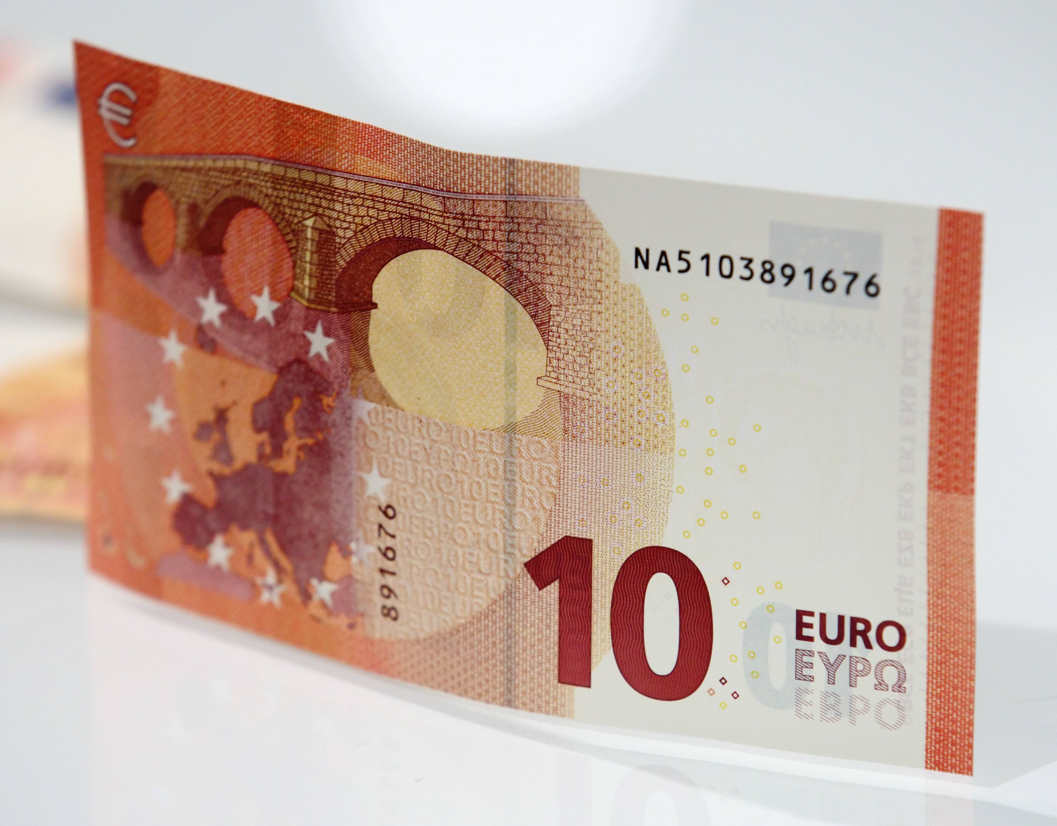 Размер евро купюры. 10 Евро купюра. Купюра 10 евро новая. Как выглядит 10 евро купюра. 10 Евро фото купюры.