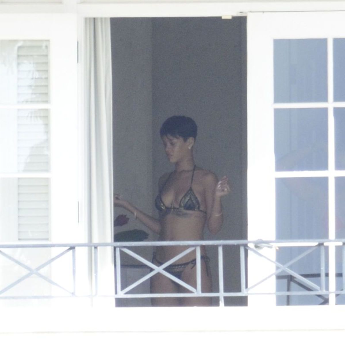 Rihanna μέρος δεύτερο, τώρα με μαγιό! Δείτε φωτογραφίες