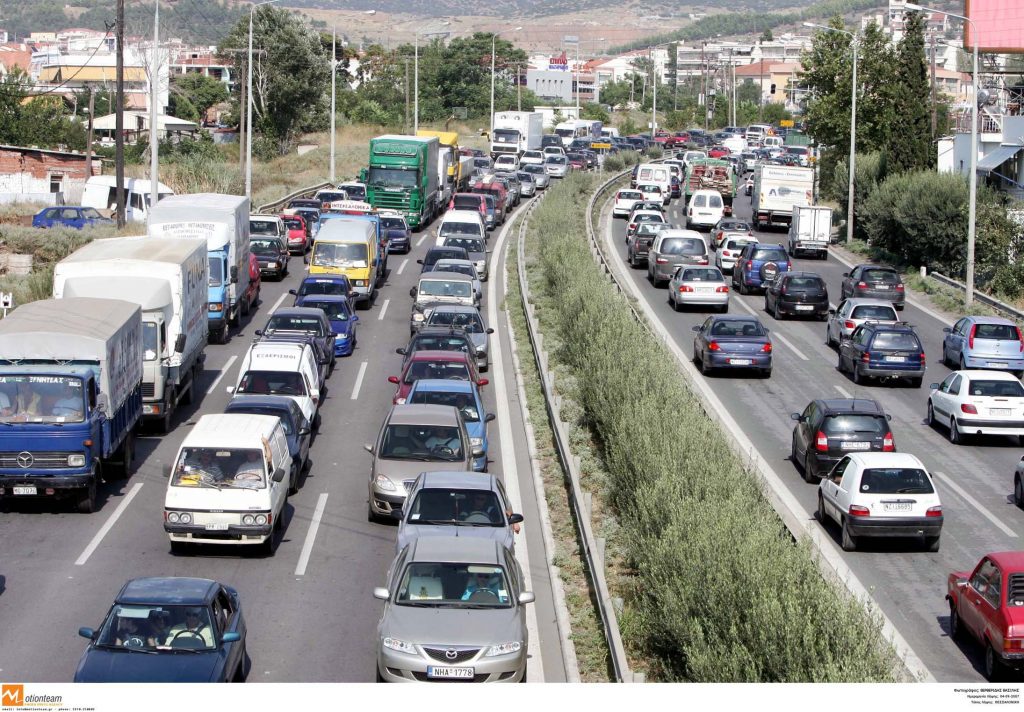 Σοβαρό τροχαίο στην περιφερειακή της Θεσσαλονίκης – Ενας νεκρός και 4 τραυματίες!