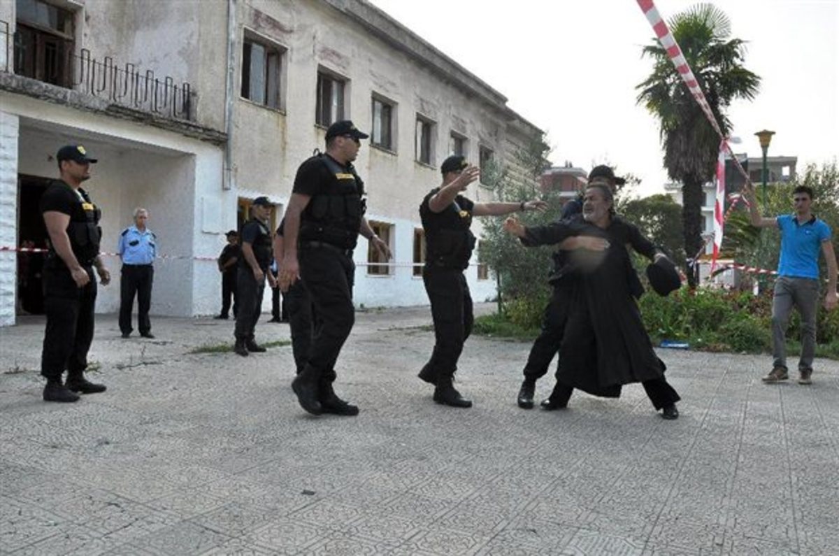 Σκηνές αγριότητας εις βάρος ορθοδόξων κληρικών στην Βόρειο Ηπειρο – Συγκλονιστικό βίντεο