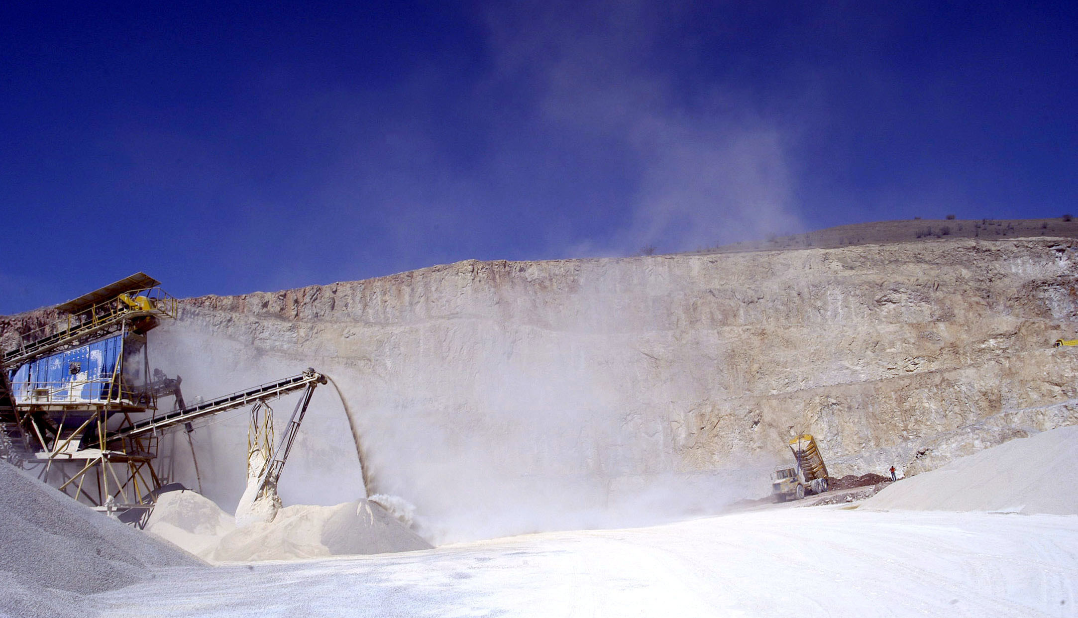 Kινητοποίηση μέσα στο πατρινό καρναβάλι από τους εργαζόμενους του Αράξου!