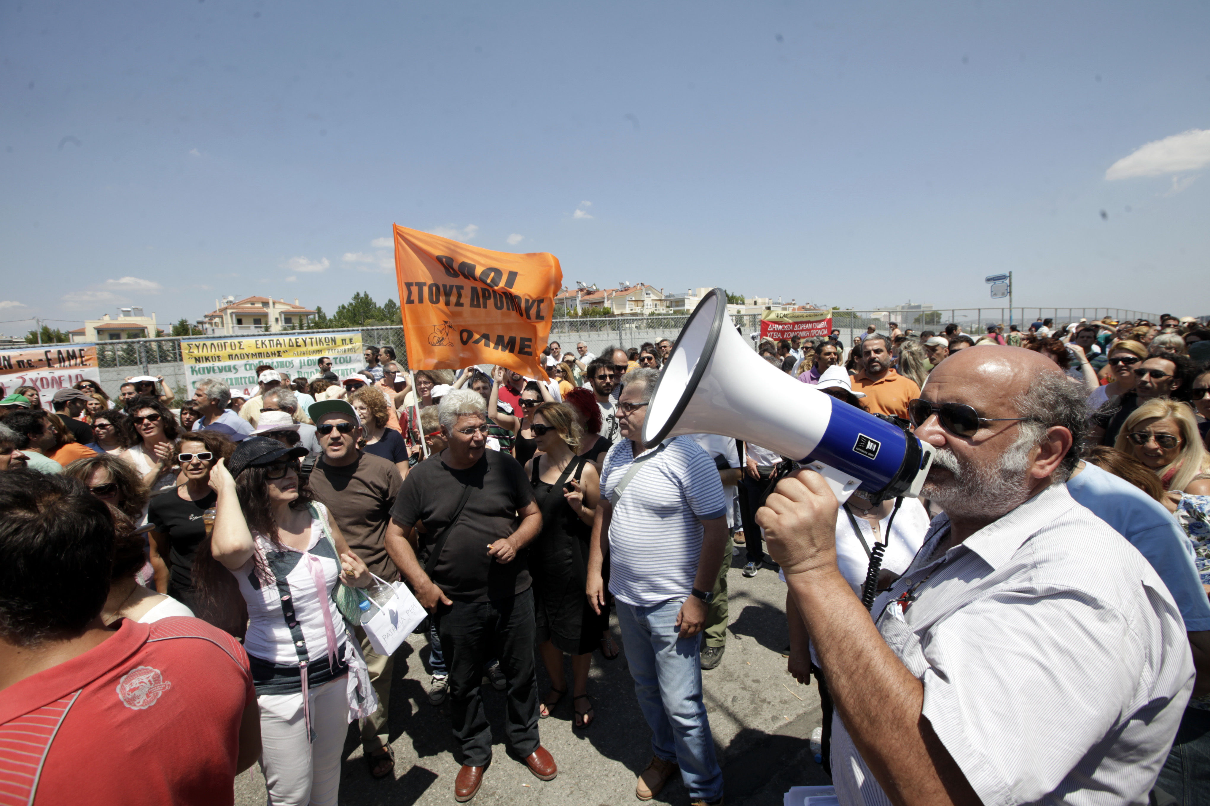 Ετοιμάζουν αλλαγές στο πολυνομοσχέδιο για εκπαιδευτικούς και σχολικούς φύλακες