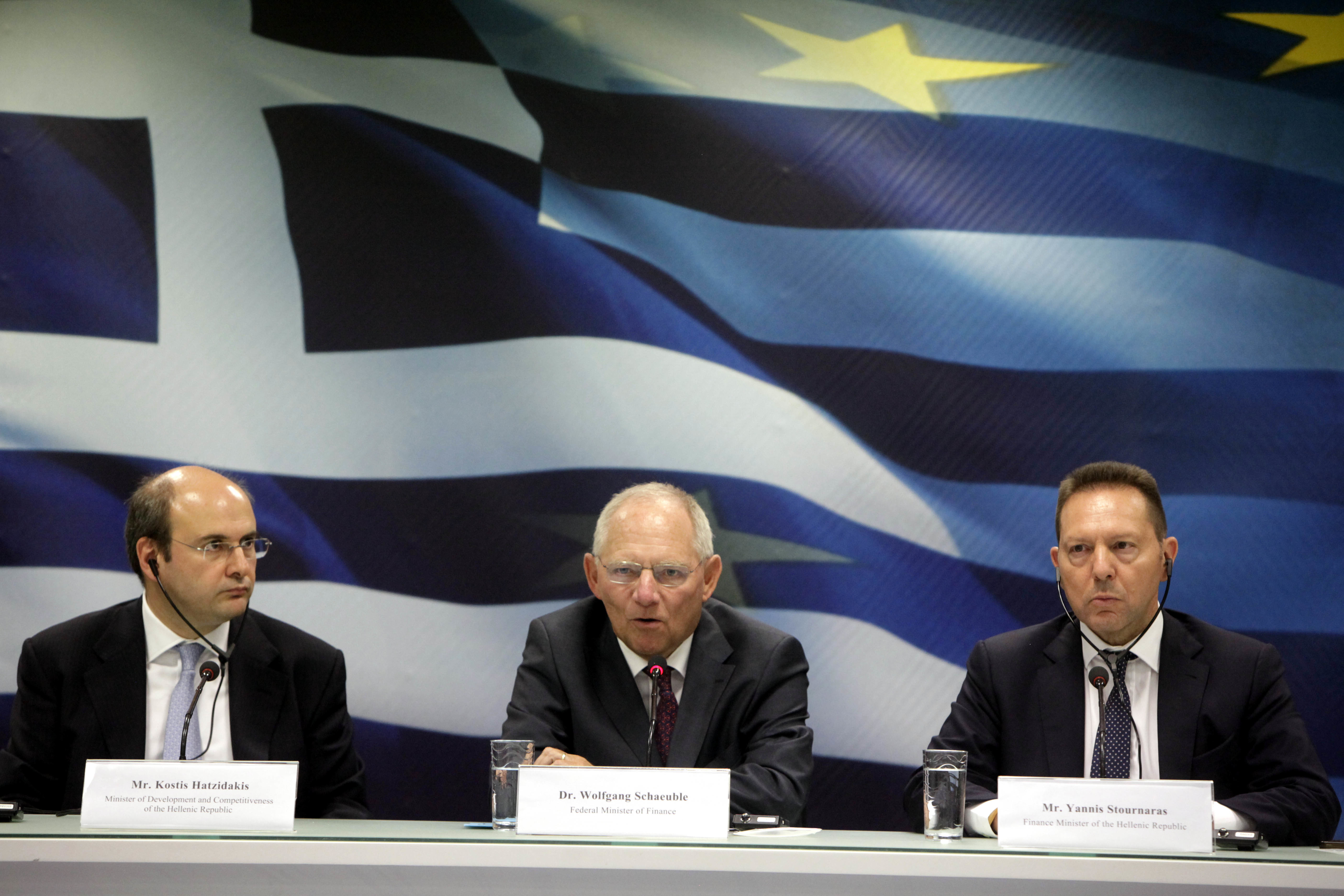 Ανοιχτό το ενδεχόμενο για παρεμβάσεις στο χρέος από το 2014 – Παράθυρο Σόιμπλε για το κατοχικό δάνειο – Τι είπε για τις γερμανικές αποζημιώσεις
