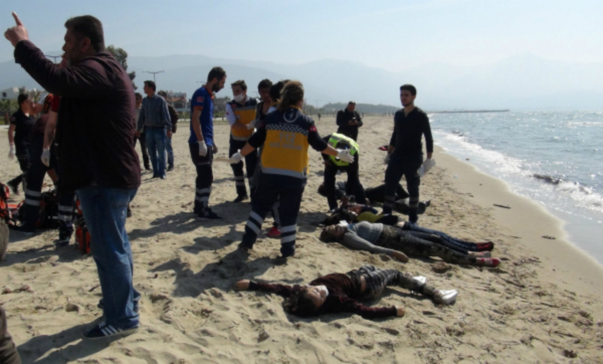 Νεκροί μετανάστες στην ακτή (ΦΩΤΟ ΑΠΟ REUTERS)