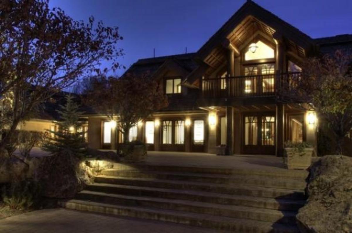 Ο Bruce Willis πουλά το… “φτωχικό” του!