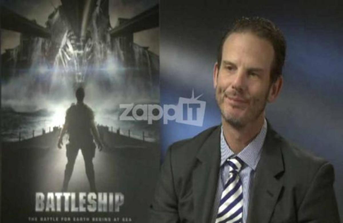 O σκηνοθέτης της ταινίας Battleship στον Γιώργο Σατσίδη για την Ελλάδα: “What the f… is going on there”?