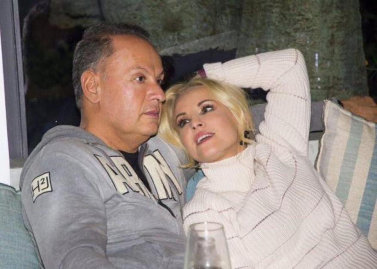 Mαρία Μπεκατώρου: Τρυφερές στιγμές με το σύζυγό της στην Κηφισιά! Φωτογραφίες