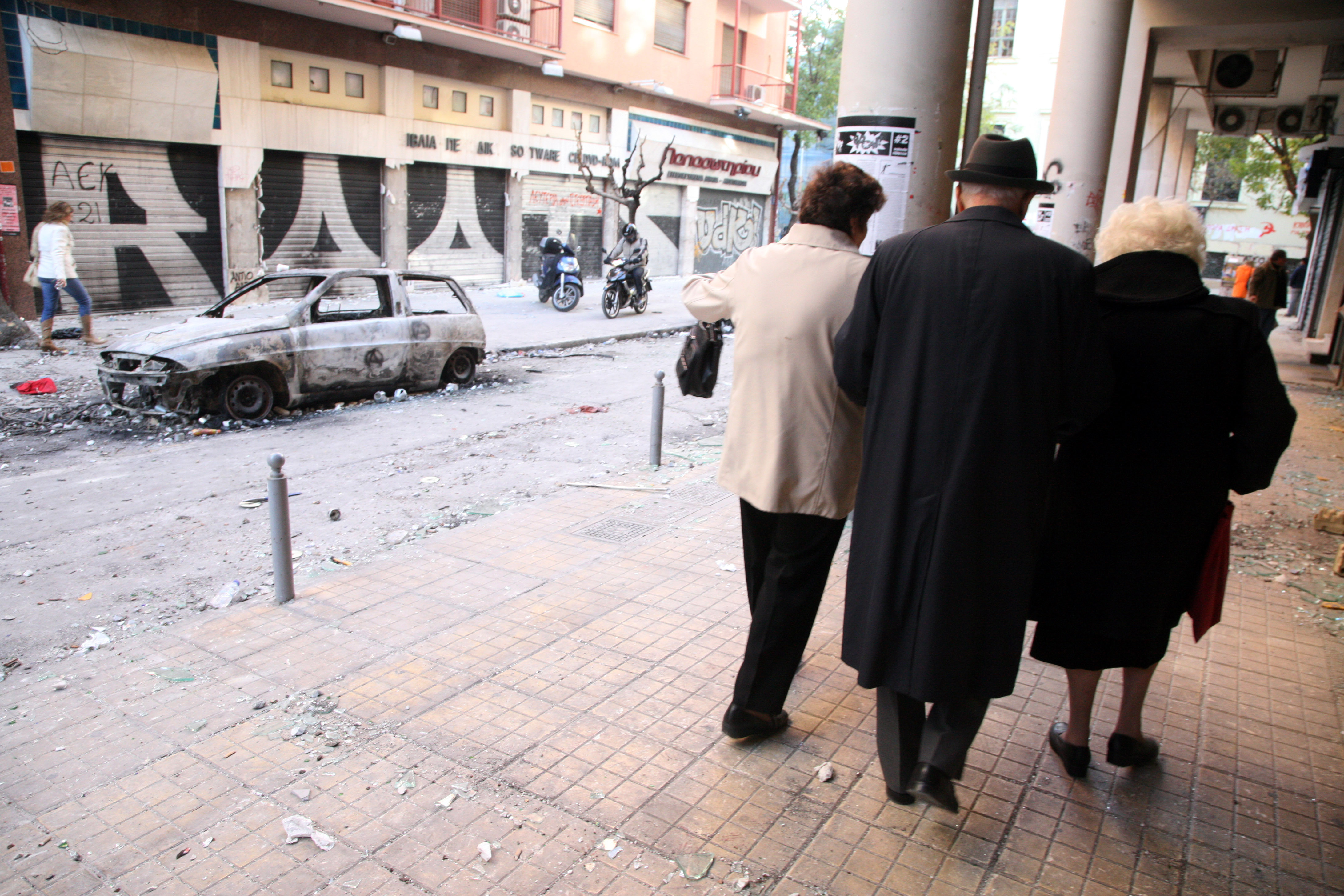 Θεσσαλονίκη: Άγρια επίθεση σε ηλικιωμένο για 200 ευρώ!