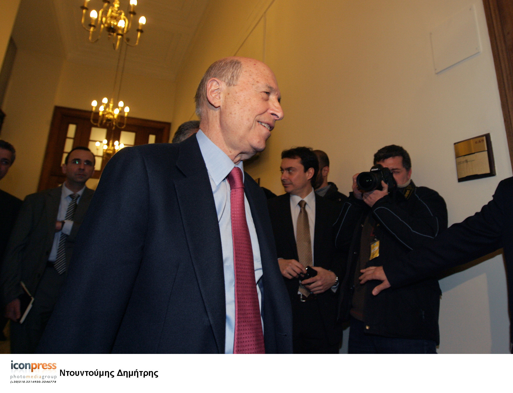 Σημίτης κατά δημοσιογράφων:”Εσείς χαίρεστε στην αναμπουμπούλα!”
