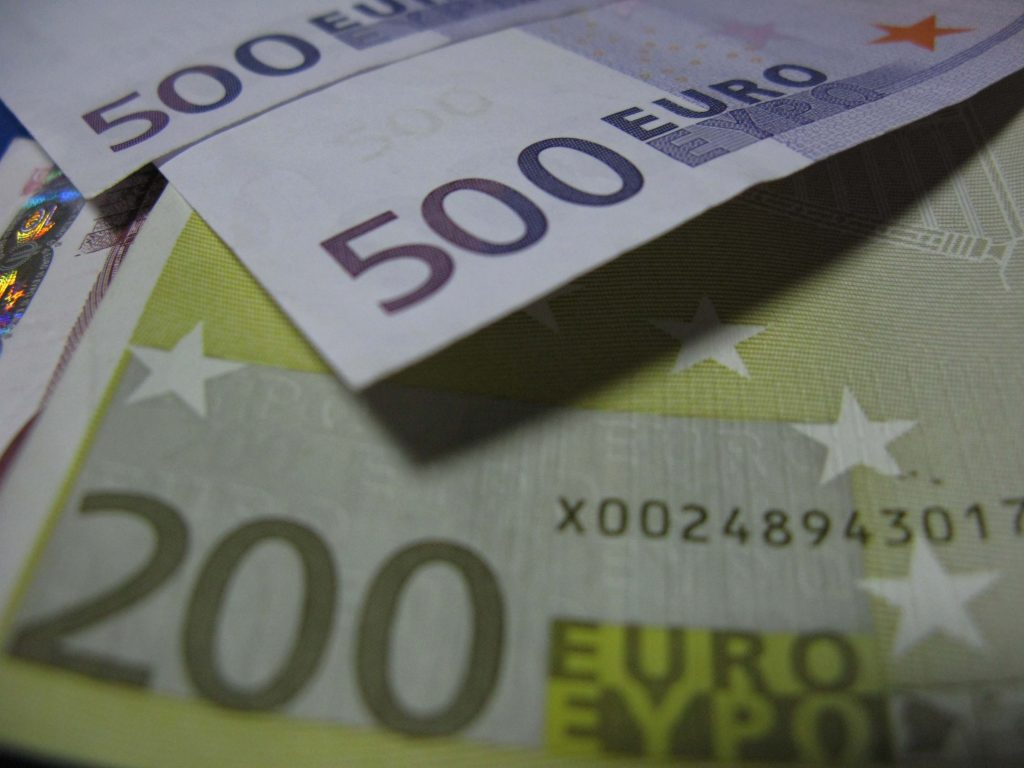 Πάτρα: Του έδωσαν ένα εκατομμύριο ευρώ σε πλαστά χαρτονομίσματα