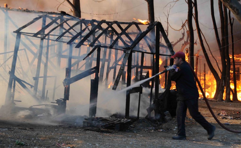 Δράμα: Κάηκαν 20 παραπήγματα