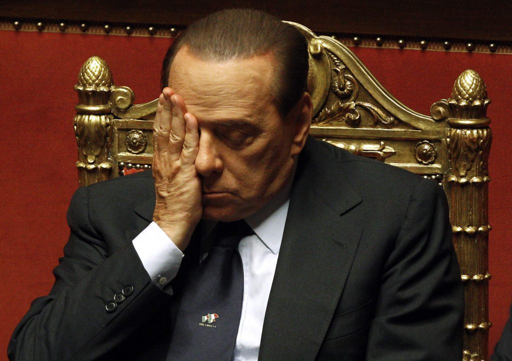 “Λάθος” χαρακτηρίζουν οι Ιταλοί την κίνηση του Μπερλουσκόνι – Μόντι για πρόεδρο θέλει το 36%