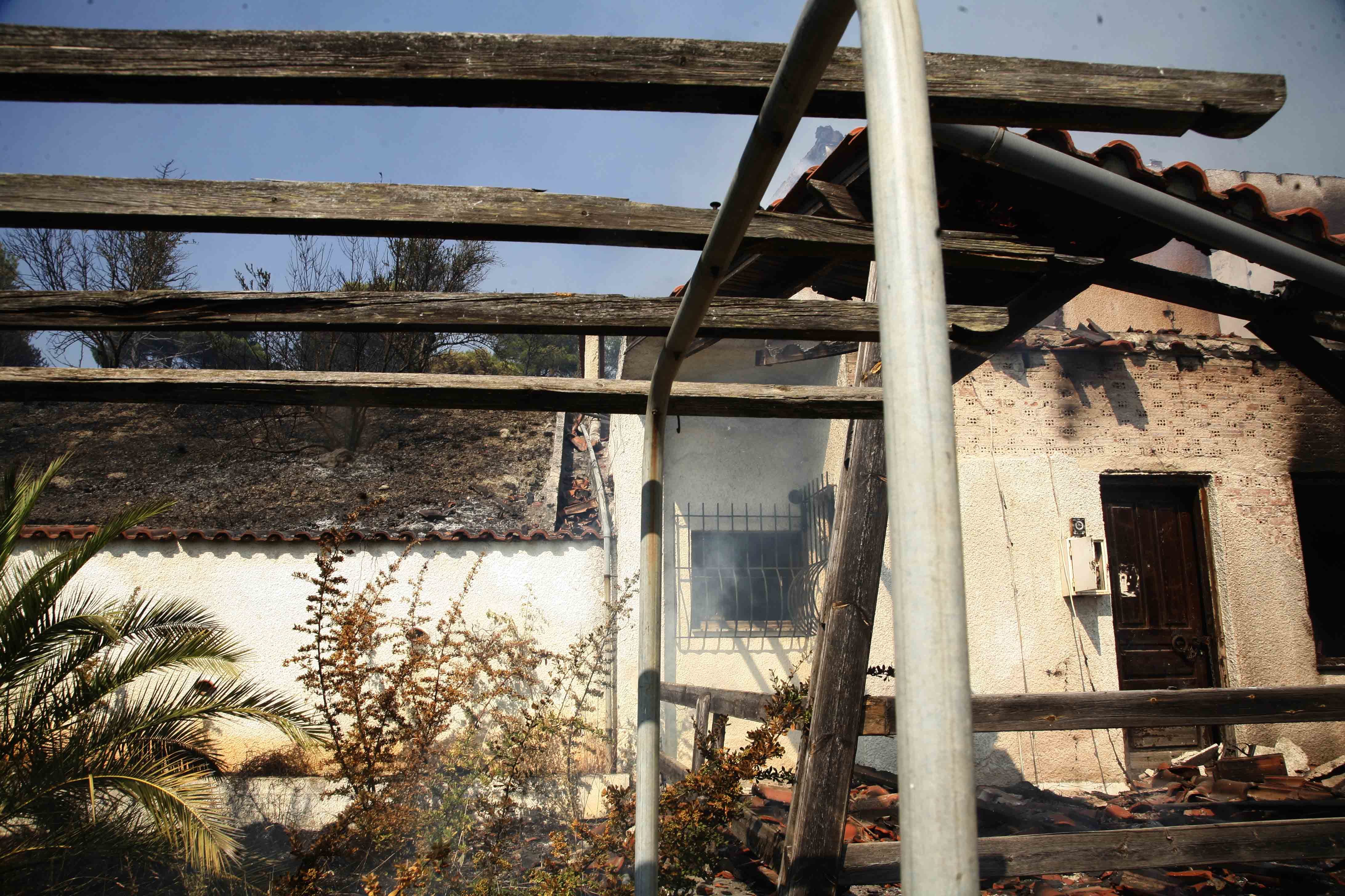 Έκαψαν 2 σπίτια του Φώτη Μπόμπολα