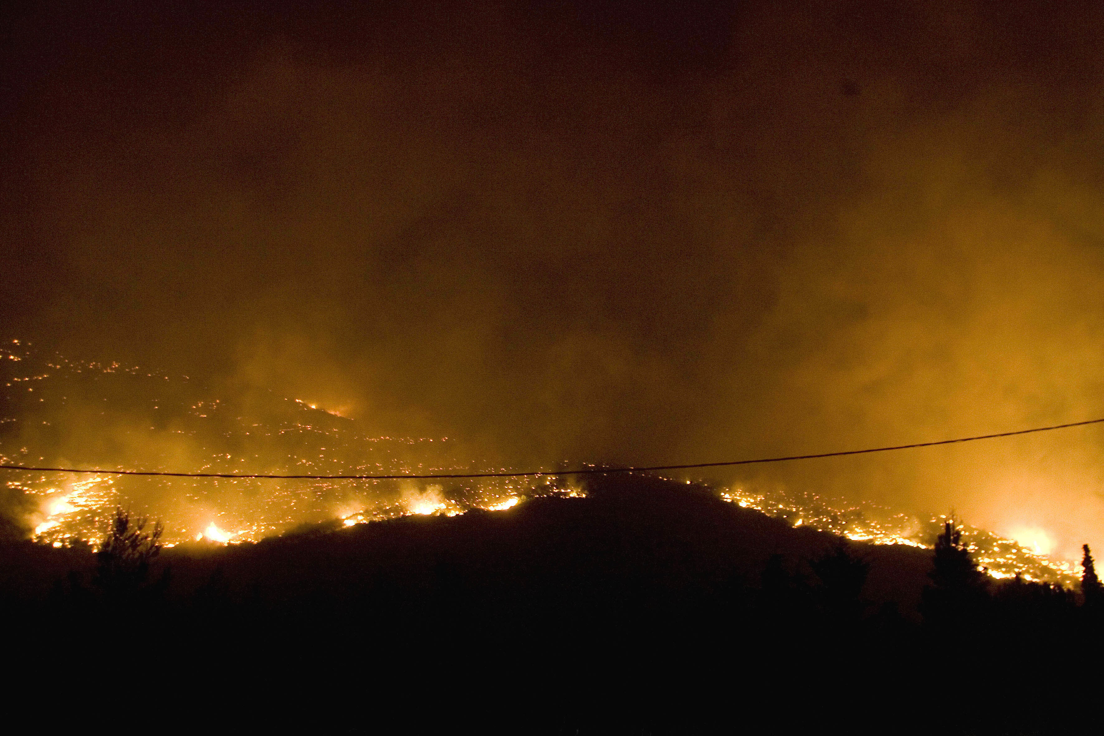 Τρίκαλα: Στις φλόγες ο νομός – Πάνω από 50 εστίες φωτιάς!