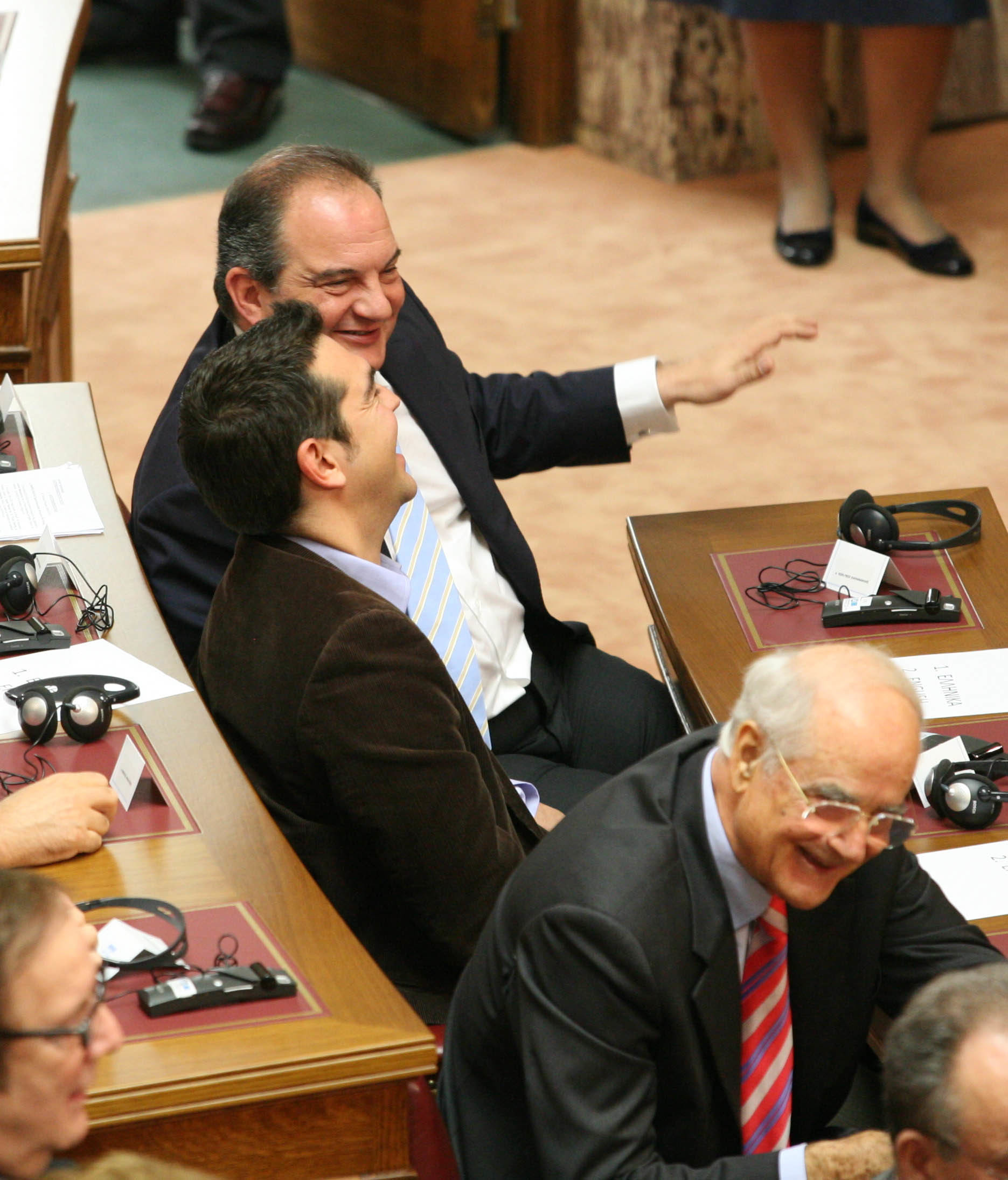 Χαμός στον ΣΥΡΙΖΑ – Θυελλώδης η συνεδρίαση της Πολιτικής Γραμματείας – Εξοργίζει πολλούς η στροφή Τσίπρα στον… Καραμανλισμό